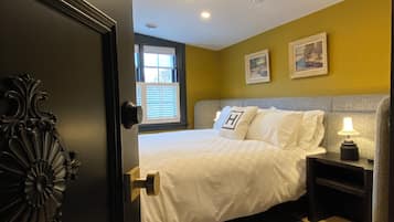 Skrivebord, wi-fi (inkludert) og sengetøy