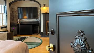 Desk, free WiFi, bed sheets