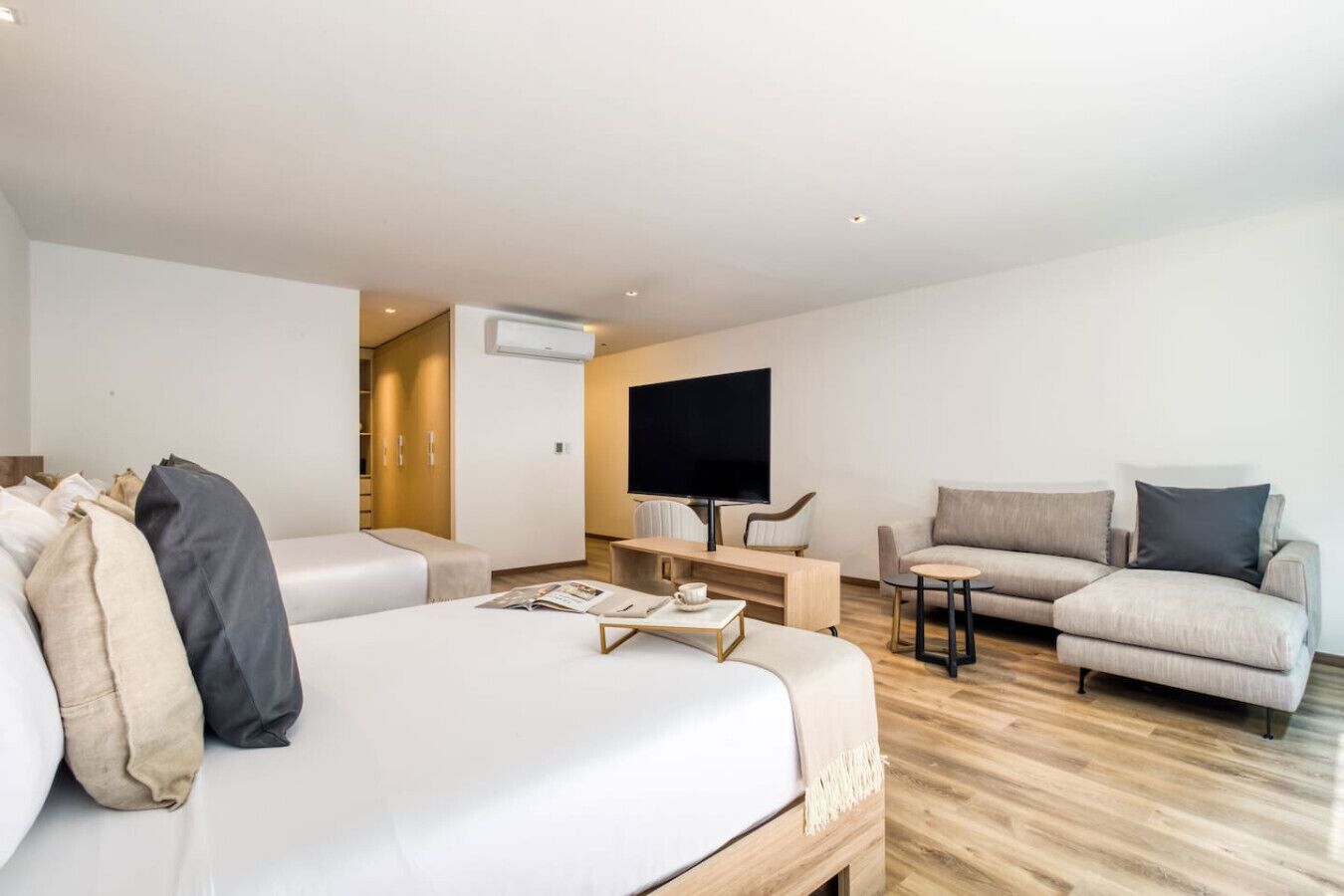 Iron/ironing board, WiFi, bed sheets