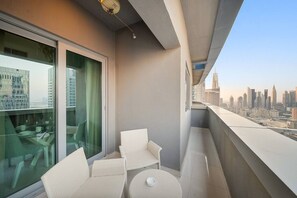 Property grounds - FIRST CLASS | 1BR | Downtown Luxe Escape (Downtown)