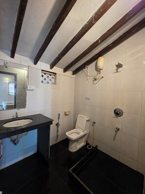 Standard Cottage | Bathroom - JOE BANANA STAYS (Anjuna)
