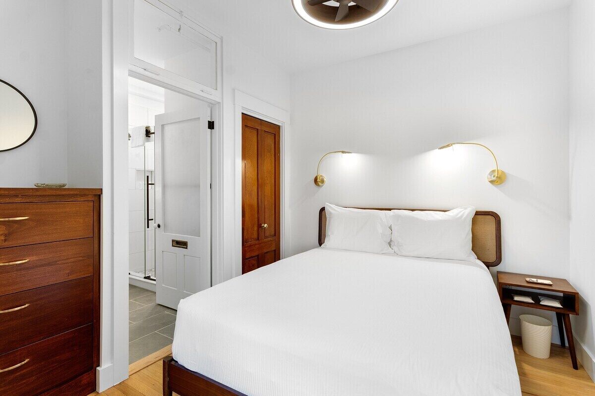 Fer et planche à repasser, Wi-Fi gratuit, draps fournis