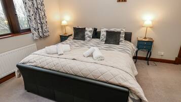 4 bedrooms, individually decorated, individually furnished, free WiFi