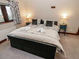 4 habitaciones, decoración personalizada y muebles diferentes 