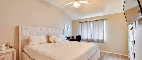 Strykjärn/strykbräda, wi-fi och sängkläder