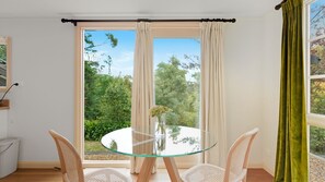 Dining - Graylyn Studio retreat - Wentworth Falls (Wentworth Falls)