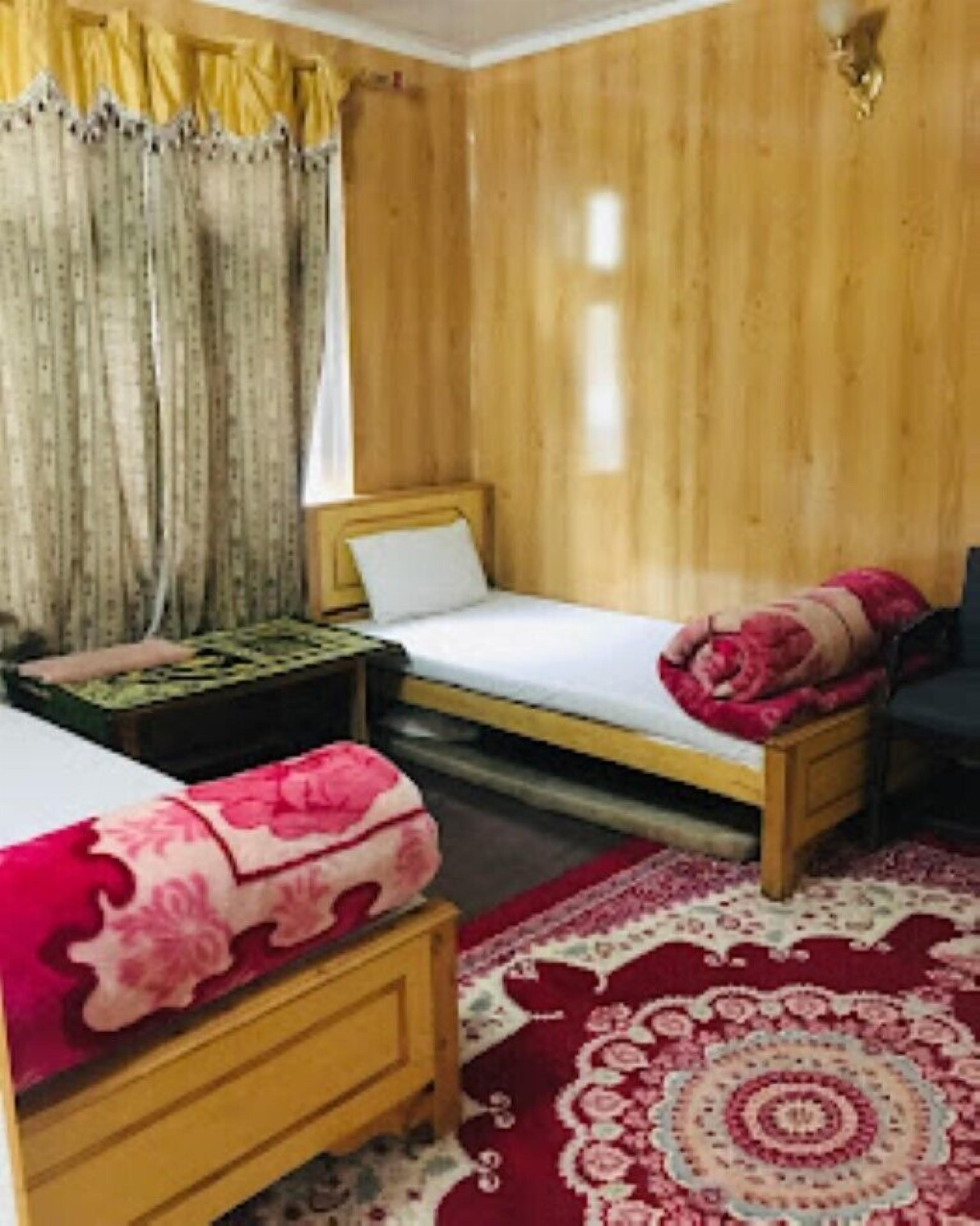 Quarto casal luxo, vista para a montanha | Quartos à prova de som, ferros/tábuas de passar roupa, Wi-Fi de cortesia