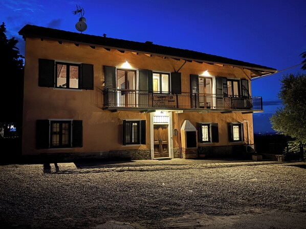 المنشأة من الخارج