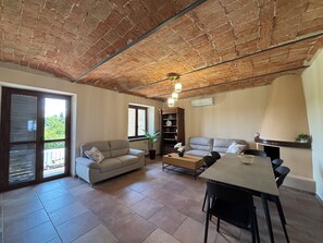 Interior - Relais Portaluna Maestà / 4BR, Sleeps 8, Garden, Langhe Views, Wifi (Piemonte)