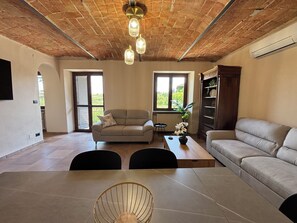 TV - Relais Portaluna Maestà - fully independent 4 bedroom unit, WIFI, AC, Gardens (Piemonte)