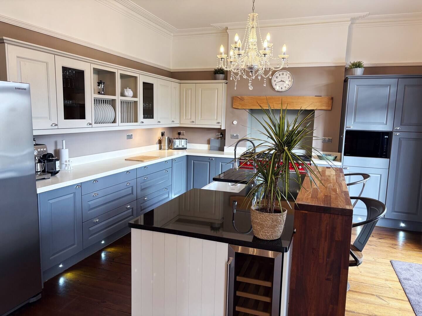 Réfrigérateur, micro-ondes, four, lave-vaisselle