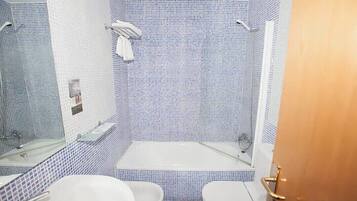 Economy Double Room | Bathroom