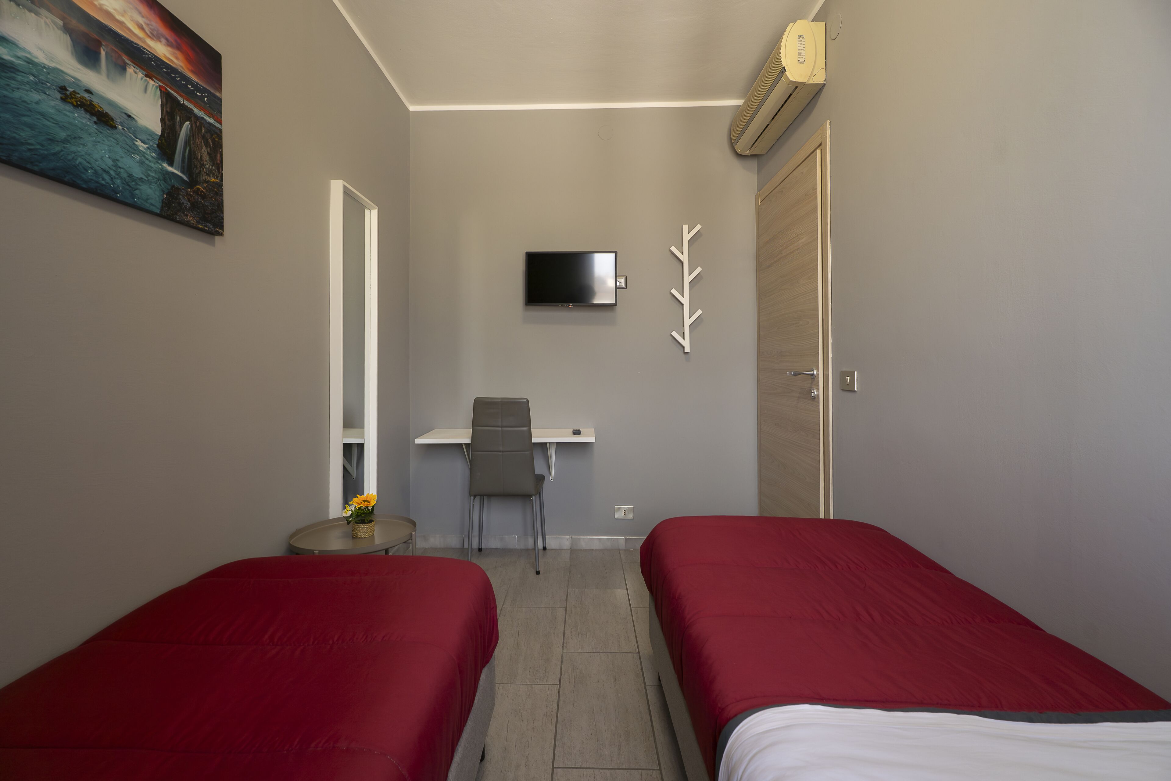 3 Schlafzimmer, Schreibtisch, Bügeleisen/Bügelbrett, Reisekinderbett