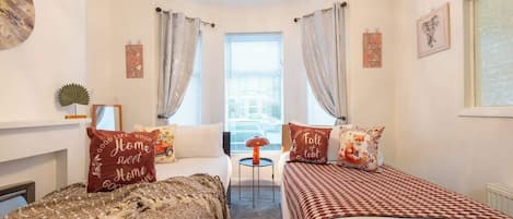 4 bedrooms, iron/ironing board, WiFi (free), bed sheets