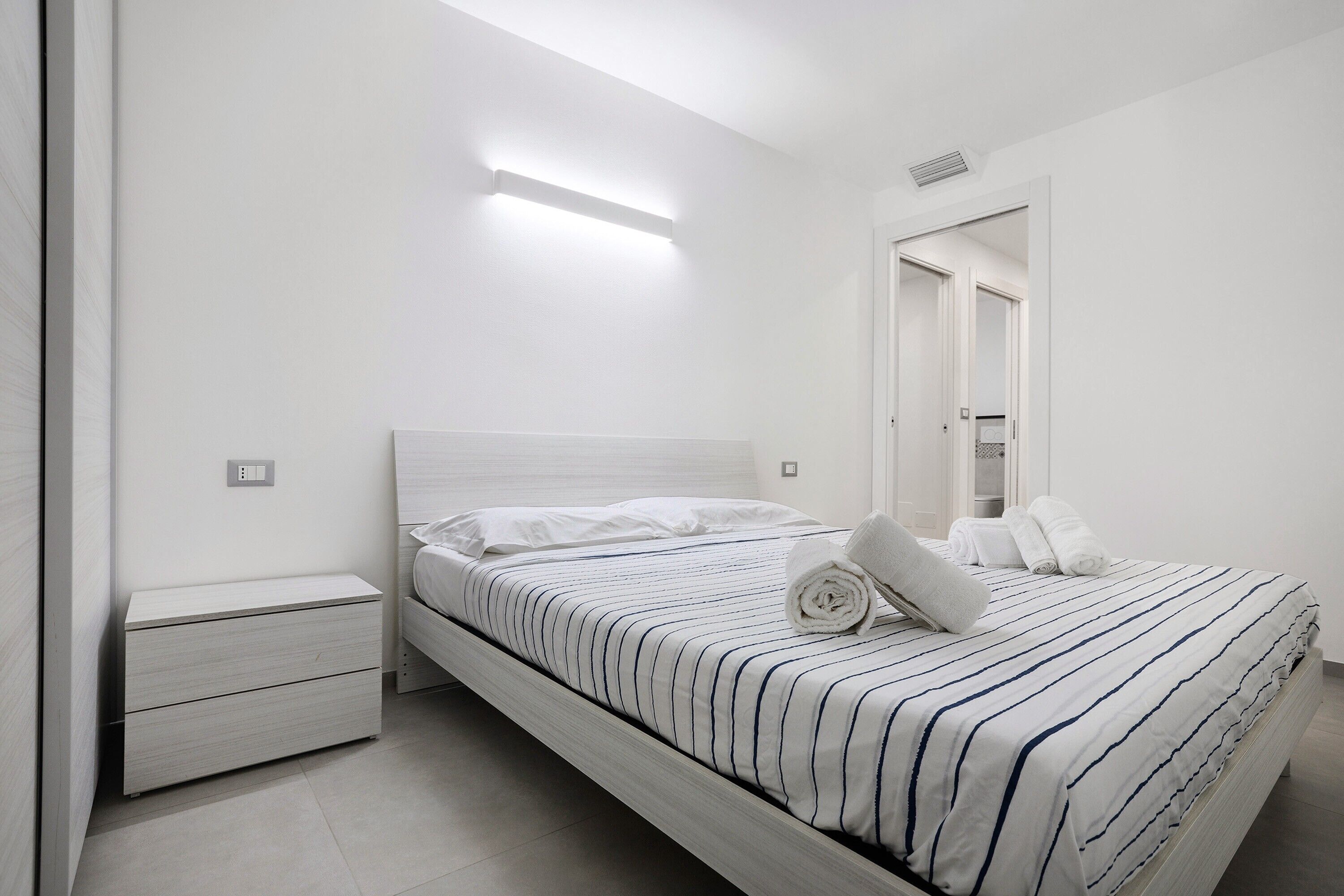 2 slaapkamers, een strijkplank/strijkijzer, wifi, beddengoed