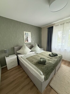 3 Schlafzimmer, Schreibtisch, Bügeleisen/Bügelbrett, kostenloses WLAN