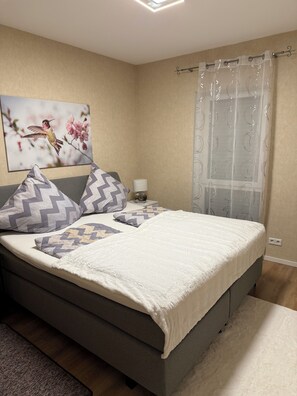 3 habitaciones, escritorio, tabla de planchar con plancha y wifi gratis 