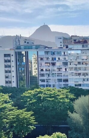 Exterior - Penthouse in Copacabana, one block from the beach, with ocean and Christ the Redeemer views. (Rio de Janeiro)