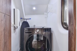 Apartment (602) | Laundry