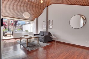 Appartement (602) | Coin séjour | TV connectée de 45 pouces avec chaînes numériques