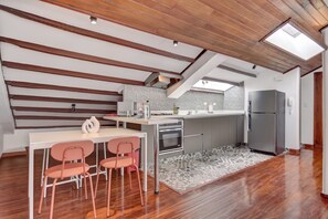 Apartment (602) | Dining room