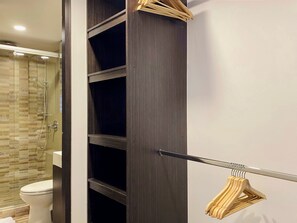 Apartment, 3 Bedrooms (103) | Bathroom | Shower, free toiletries, towels, soap - Guitaca by Wynwood House (Bogotá)