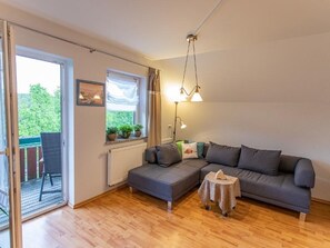 Fernseher, Tischtennisplatte