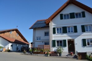 Exterior - Apartment 'Herbst' with Shared Terrace, Shared Garden and Wi-Fi (Lindau)