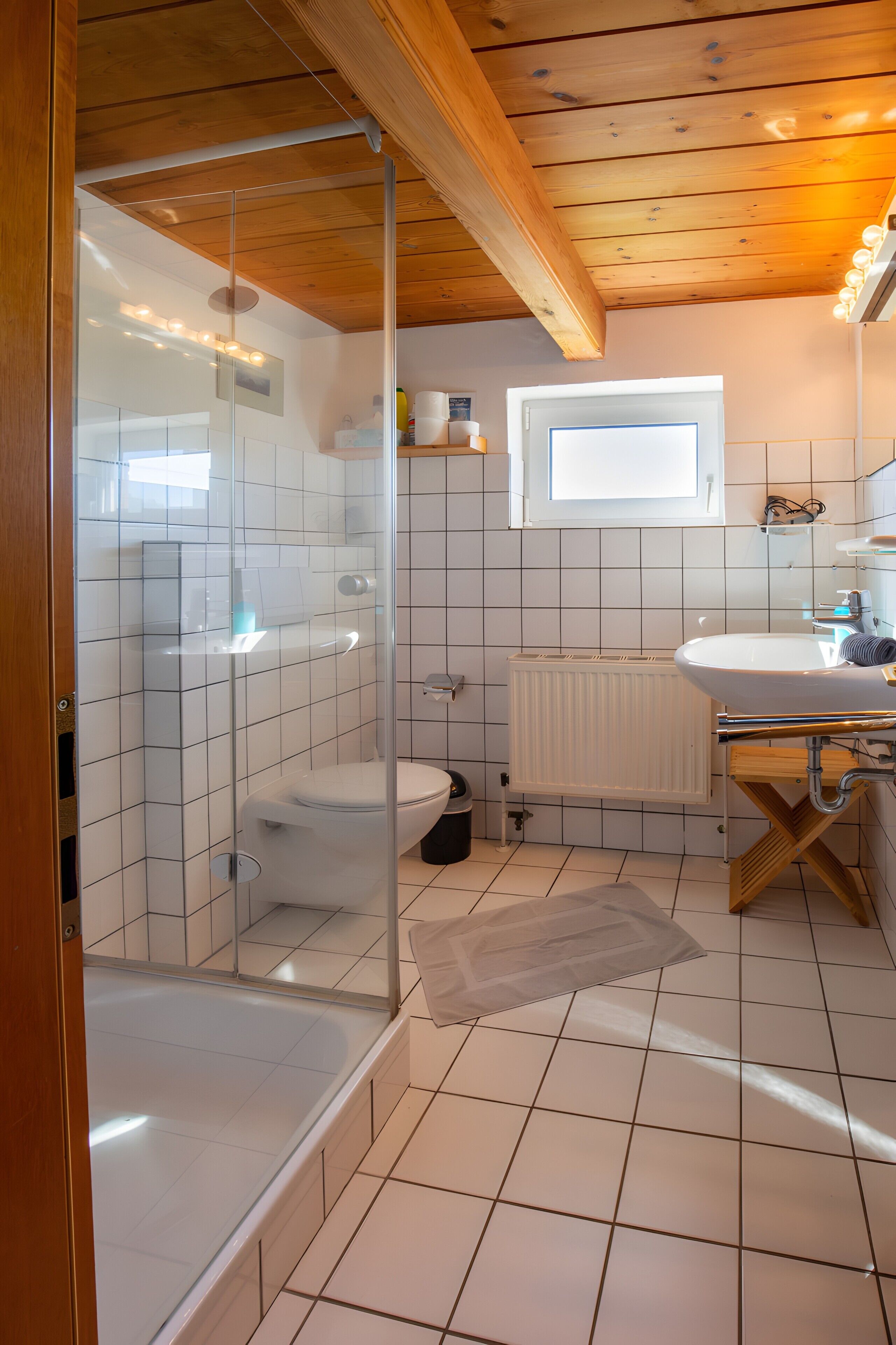 Een douche, een haardroger, handdoeken