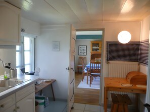 Fridge, oven, stovetop, dishwasher - Friesenkate Krätschmer Holiday Home with Private Terrace and Wi-Fi (Pellworm)