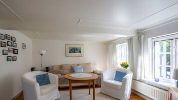 Fernseher, DVD-Player, Stereoanlage