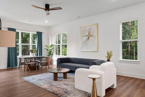 Living area - Modern 4BR Retreat Near CLT Airport & Uptown (Charlotte)