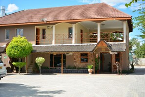 Mặt tiền nơi lưu trú