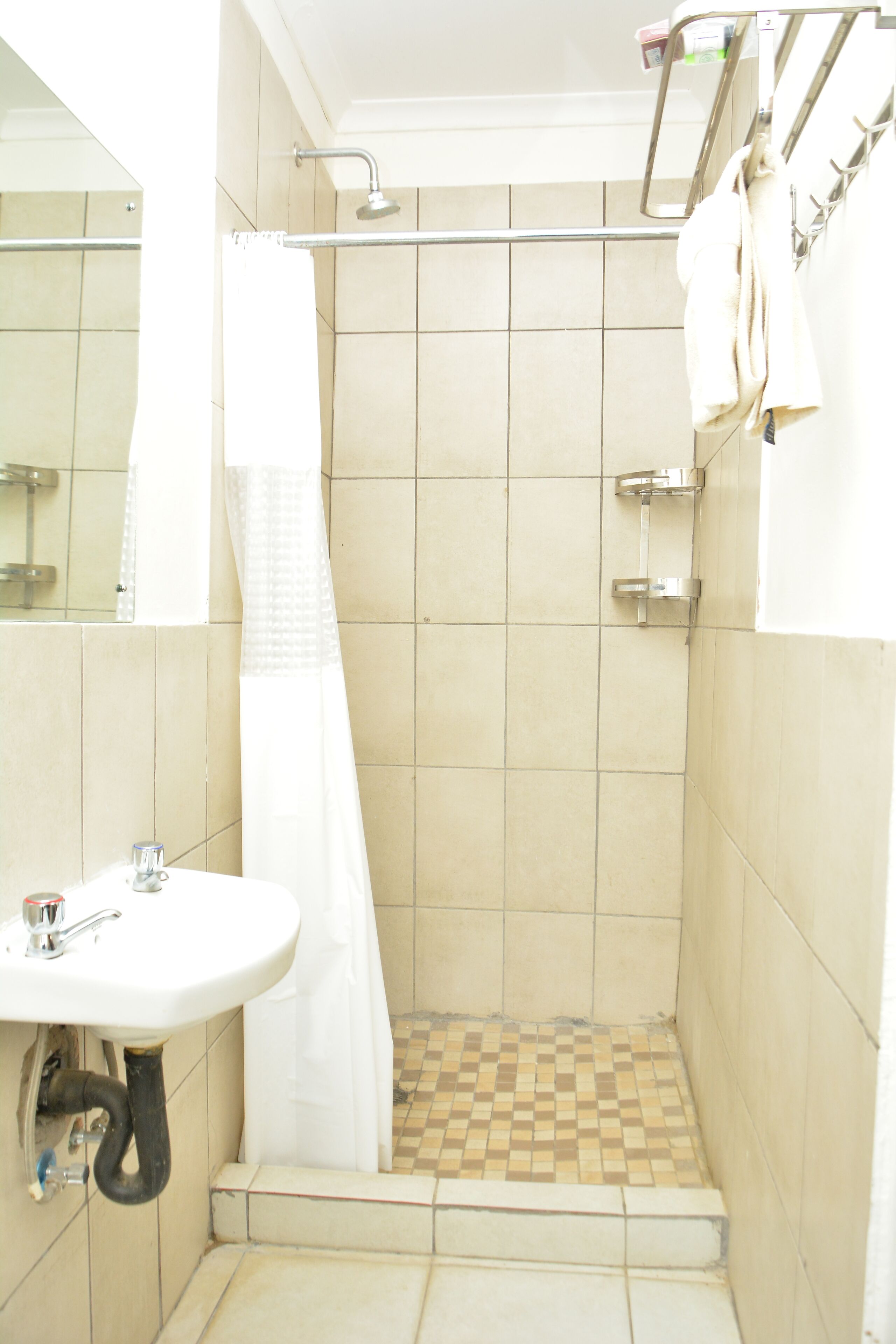 Sèche-cheveux, serviettes fournies