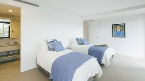 3 bedrooms, iron/ironing board, WiFi, bed sheets - Byron Bay Accom - Forty Five On Lawson Apt 3 (Byron Bay)