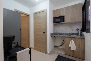 冰箱、微波炉、茶具/咖啡用具、烤面包机