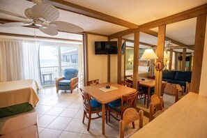 Free WiFi, bed sheets - Oceanfront Studio w/ Balcony & Full Kitchen (Daytona Beach Shores)