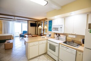 Coffee/tea maker, fridge, microwave, oven - Oceanfront Studio w/ Balcony & Full Kitchen (Daytona Beach Shores)