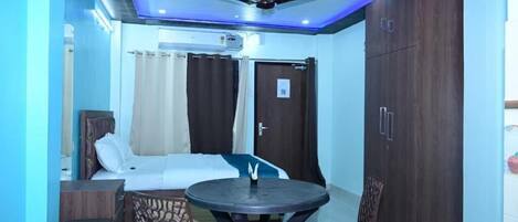 Yksilöllisesti sisustettu, työpöytä