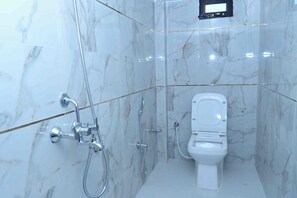 Separate bathtub and shower, free toiletries, towels - White stay house  (Azamgarh)