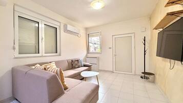 Comfort Apartment, Patio | Living area