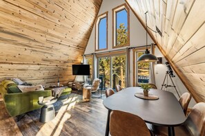 Smart TV, libros y estéreo 