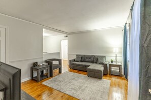 Living area - Suite C At Blue Sky Terrace (Columbus)