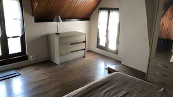 Silitysrauta/-lauta, Wi-Fi, vuodevaatteet