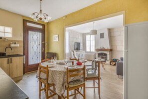 Interior - Holiday Home 'Le Relax 41' with Wi-Fi and Air Conditioning (Saint-Aignan)