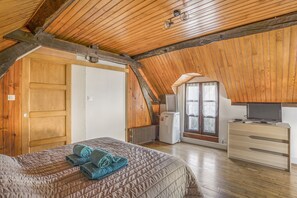 Tabla de planchar con plancha, wifi y ropa de cama 