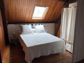 Silitysrauta/-lauta, Wi-Fi, vuodevaatteet