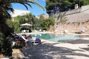 Piscina externa sazonal