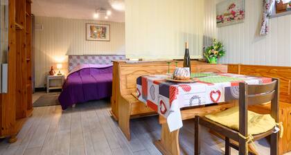 Chambre d’hôtes « La Châtelaine - Pinot Noir » avec vue montagne, terrasse partagée et Wi-Fi