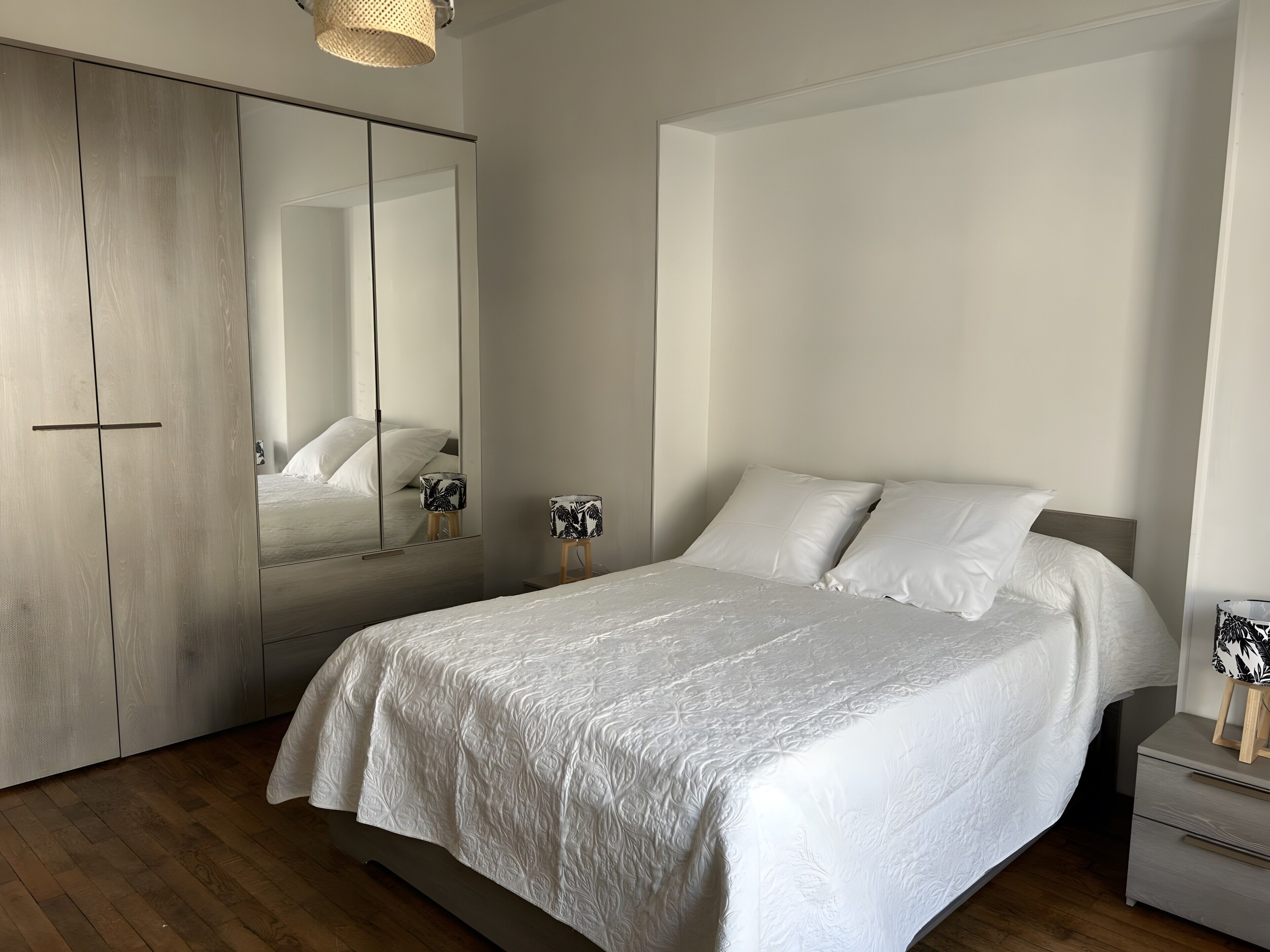 Strykjärn/strykbräda, wi-fi och sängkläder